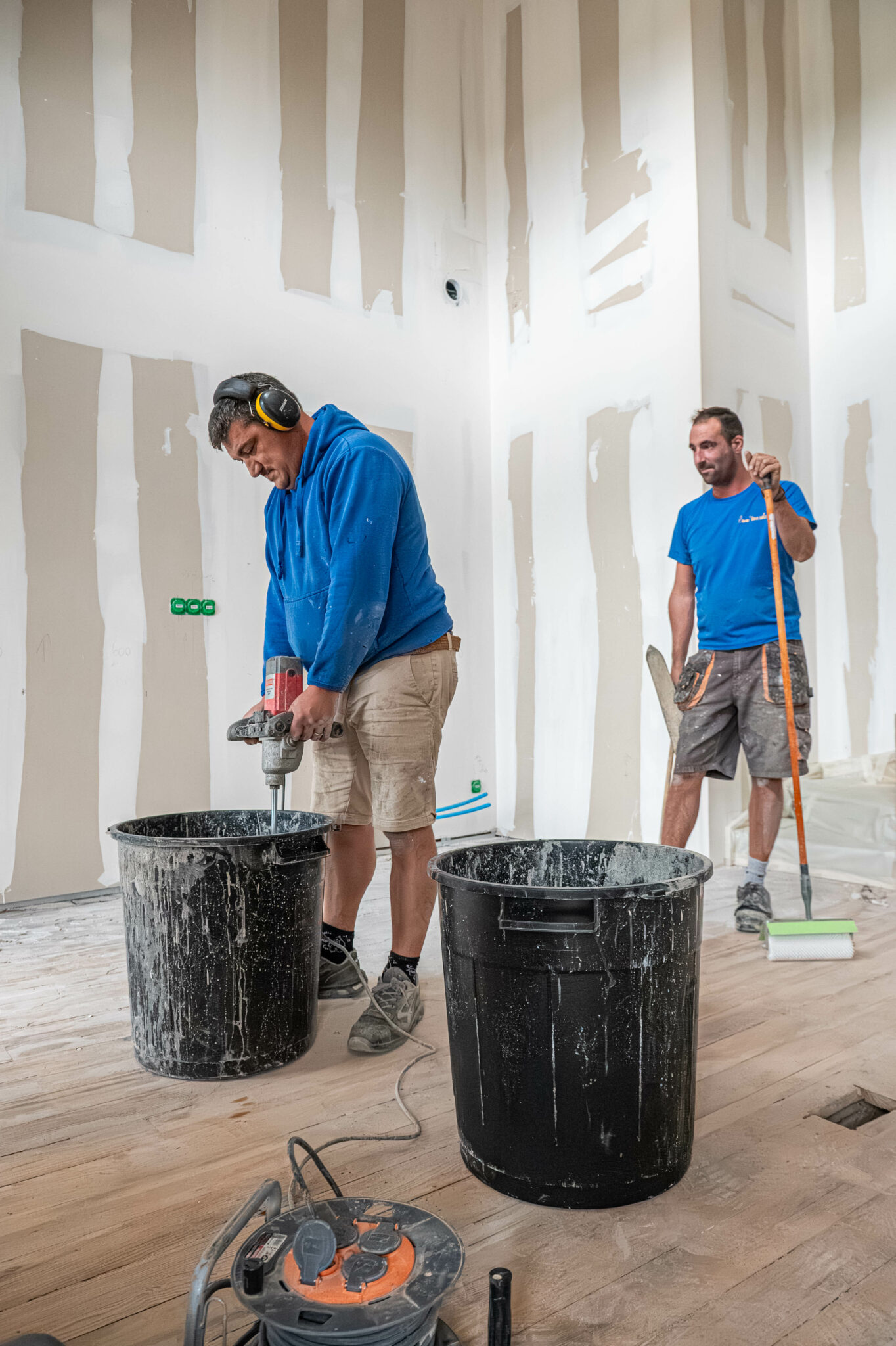 Spécialistes des sols, qu'ils soient neufs ou à rénover, au service des particuliers et des professionnels. Nous intervenons dans les Hautes-Pyrénées, les Pyrénées Atlantiques, le Gers et la Haute-Garonne.