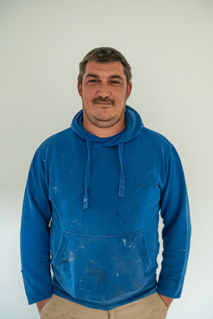 Spécialistes des sols, qu'ils soient neufs ou à rénover, au service des particuliers et des professionnels. Nous intervenons dans les Hautes-Pyrénées, les Pyrénées Atlantiques, le Gers et la Haute-Garonne.