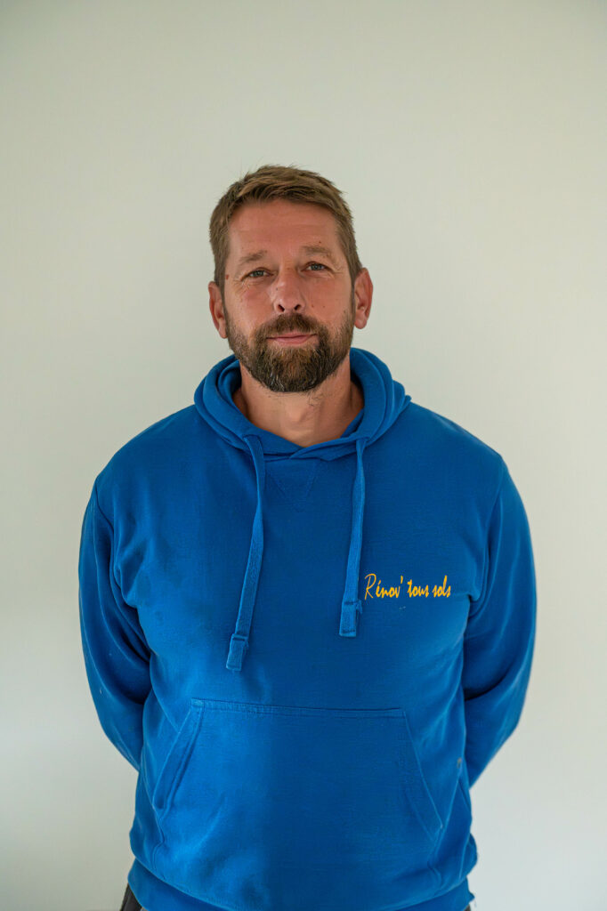 Spécialistes des sols, qu'ils soient neufs ou à rénover, au service des particuliers et des professionnels. Nous intervenons dans les Hautes-Pyrénées, les Pyrénées Atlantiques, le Gers et la Haute-Garonne.